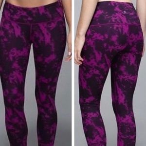 Lululemon Magenta and Black Wonder Under Cropped Activewear Bottom - Size 6